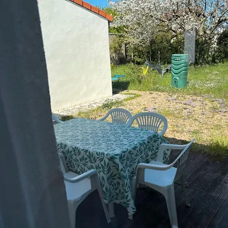 Hébergement de vacances Domaine Familial- 3 Privatifs- 13 Pers- Jardin Et Parking Gratuit
