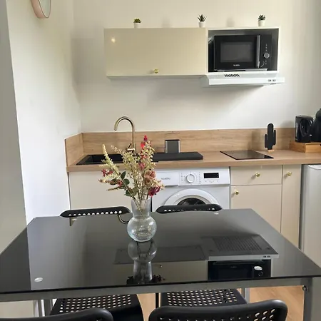 Domaine Familial- 3 Privatifs- 13 Pers- Jardin Et Parking Gratuit Semesterbostad *